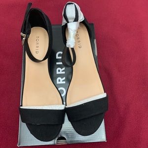 NWT Torrid Black 2 in. Block Heel Sandal Size 10.5